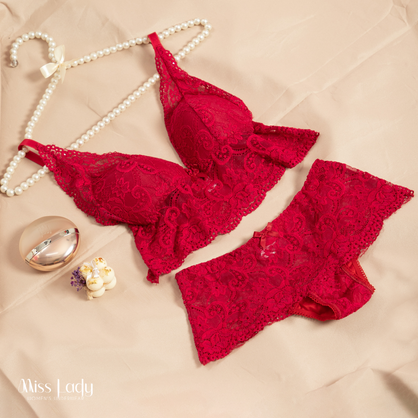 Ensemble Élégant de Lingerie en Dentelle Rouge